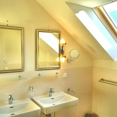 Quiet And Luxury 