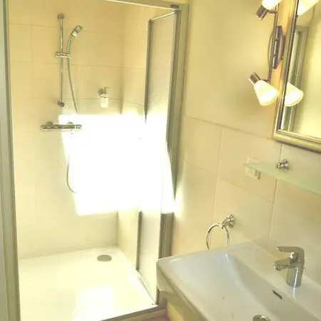 Quiet And Luxury 
