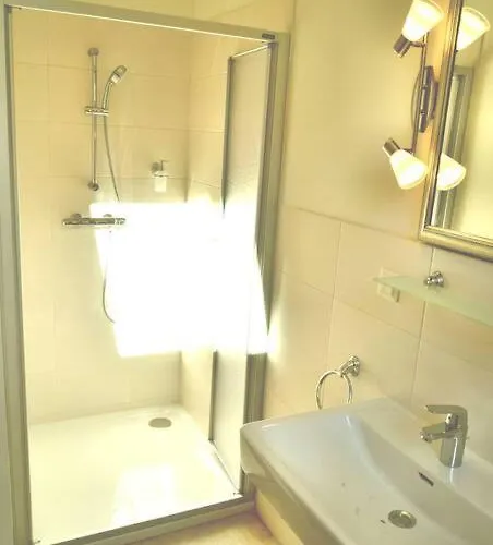 Quiet And Luxury 